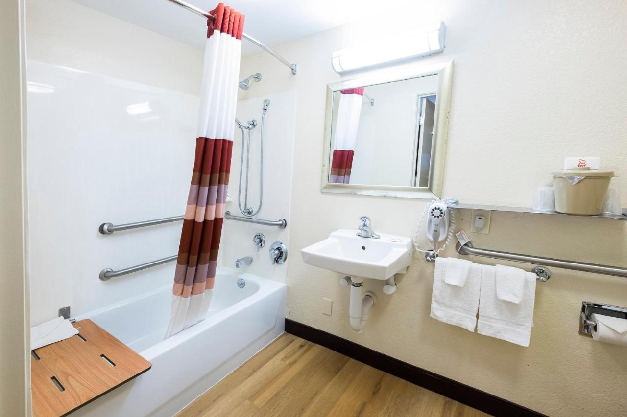 Red Roof Inn North Charleston Coliseum Bagian luar foto